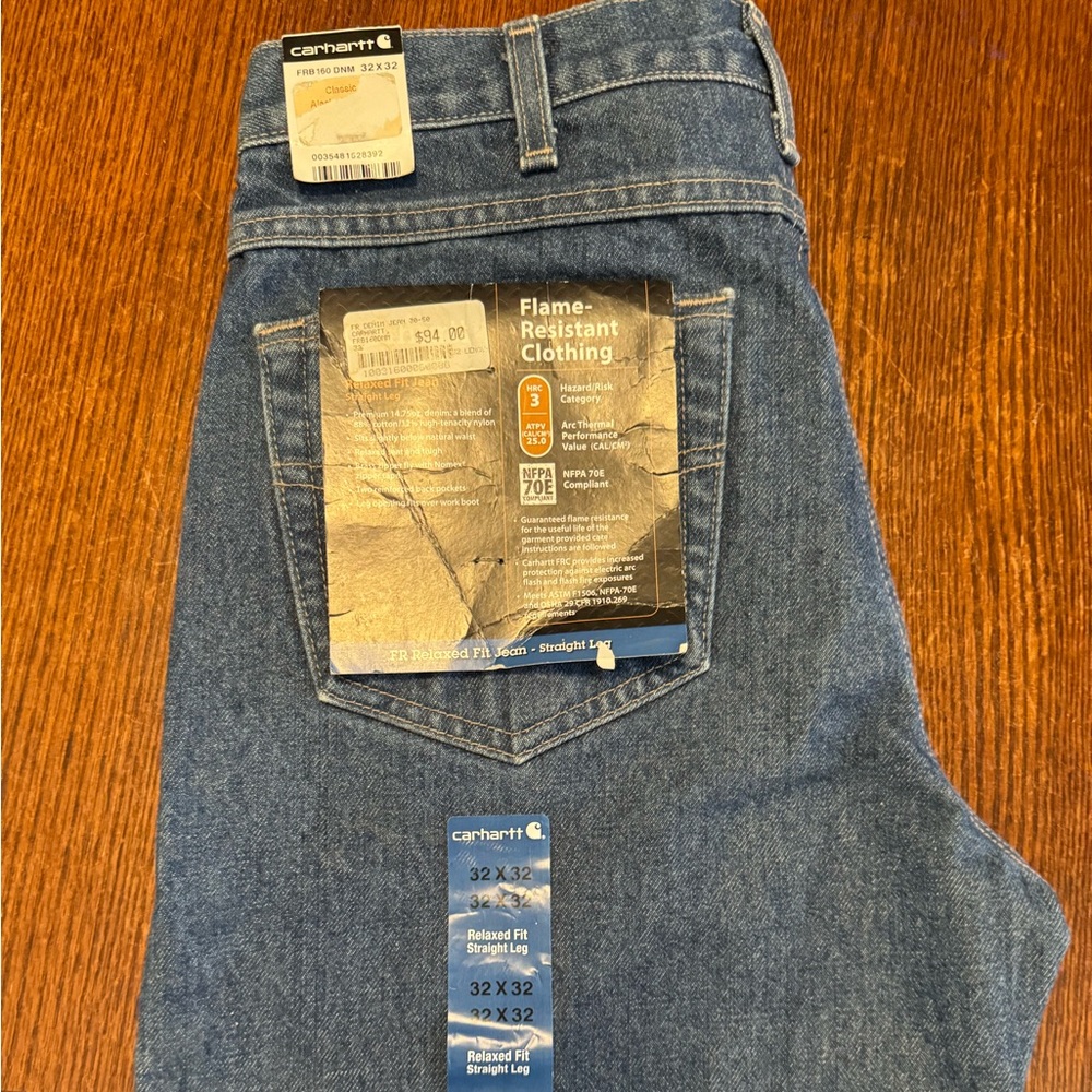 Carhartt jeans 32x32 brand new.